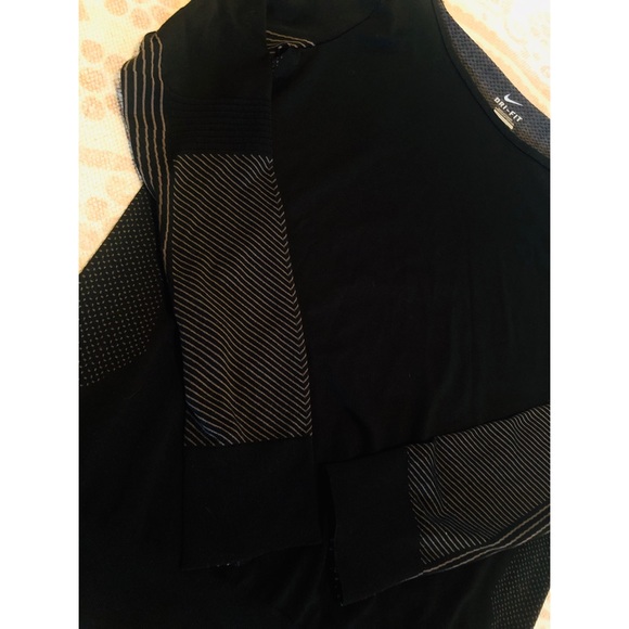 Nike Dry Fit Top - Picture 2 of 4